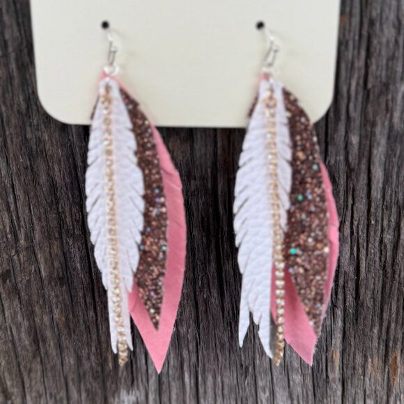 Western Boho faux leather dangle fringe feather white pink glitter earrings - Picture 1 of 2